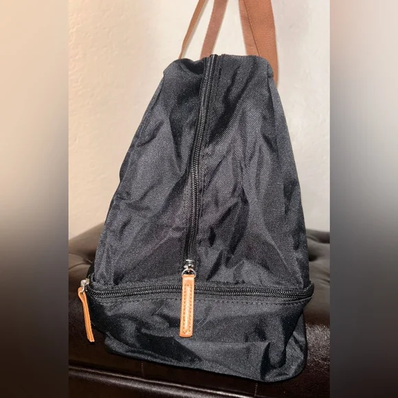 Black and tan travel bag - Picture 6 of 12